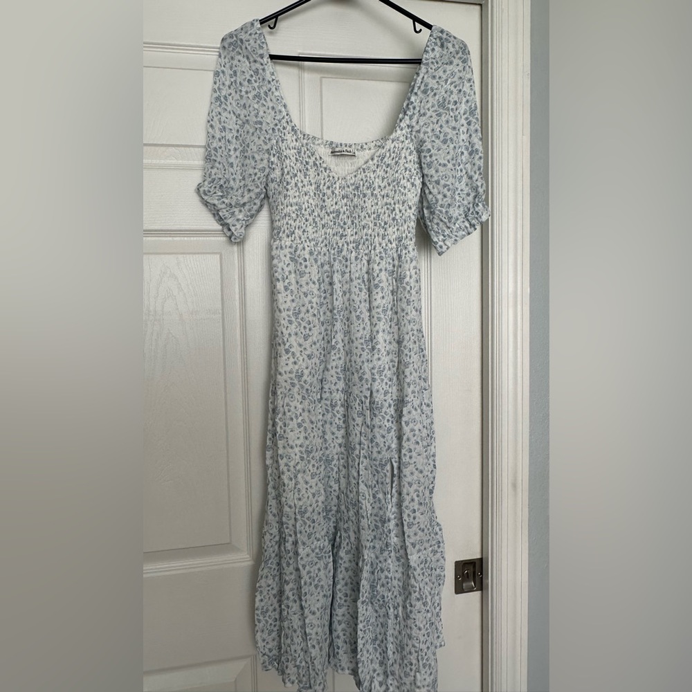 Abercrombie and Fitch midi dress. Size small. Super flowy and comfortable.